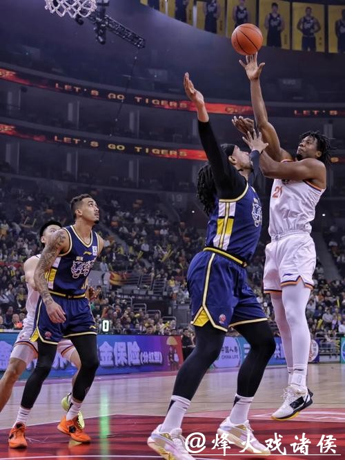 从输10分到赢40分，上海男篮是如何实现迅速反弹的？