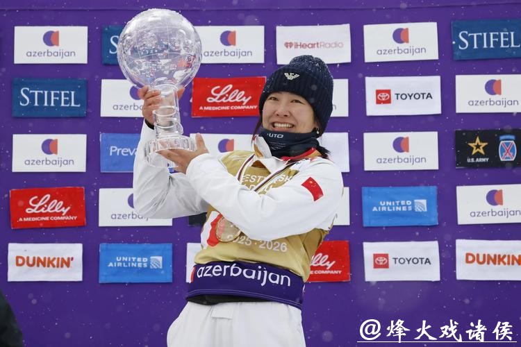 滑雪老将徐梦桃第七次捧起世界杯总冠军奖杯——“热爱可抵岁月漫长”